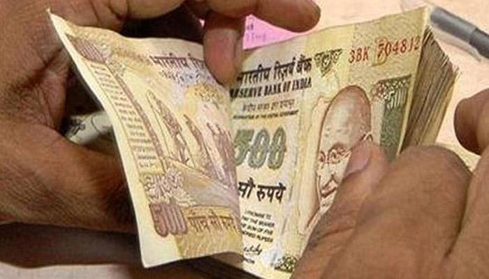 Rupee falls after Raghuram Rajan's surprise move to quit in September 