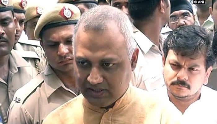 Kejriwal vs Delhi L-G row escalates, party MLAs demand FIR against Najeeb Jung