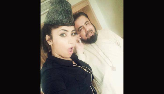 Cleric suspended after selfies with Pakistan`s `Kim Kardashian`