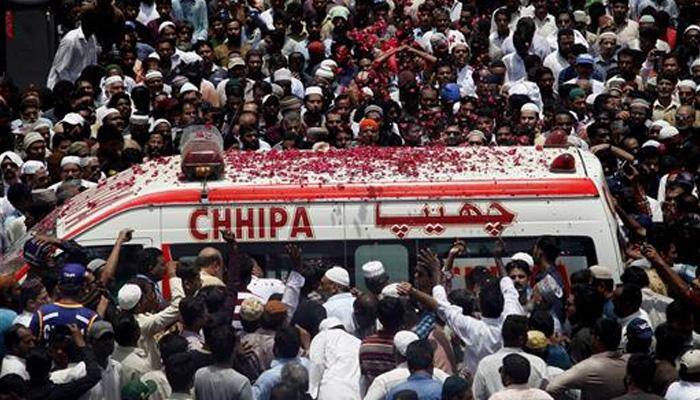 Amjad Sabri laid to rest amid tears, thousands attend Karachi funeral