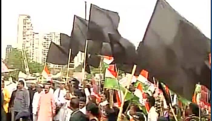 Congress protests ahead of PM Narendra Modi&#039;s Smart City event in Pune