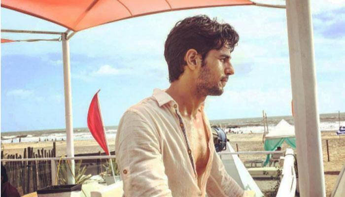 Sidharth Malhotra chills like a boss! See pic