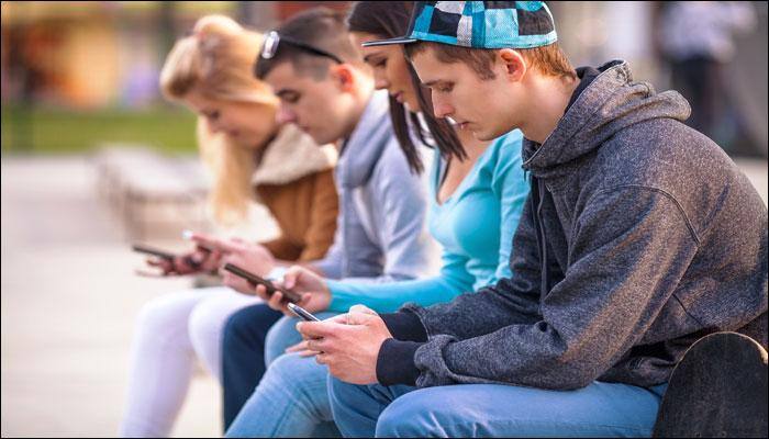 Beware! Excessive gadget use could stimulate early ageing: Doctors