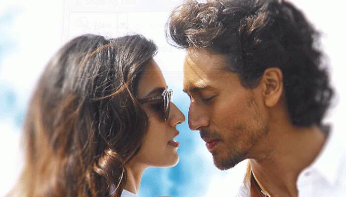 Watch: Tiger Shroff, alleged girlfriend Disha Patani&#039;s sizzling chemistry is unmissable in &#039;Befikra&#039;!