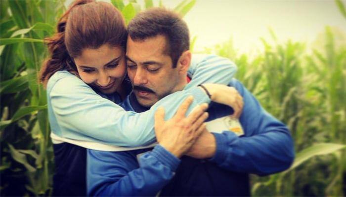 Love blooms amidst wrestling! Salman Khan-Anushka Sharma look delightful in &#039;Sultan&#039; new still