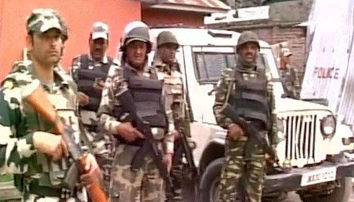 Hizbul commander&#039;s top aides arrested in Sopore, arms and ammunition seized