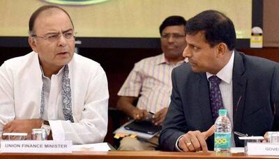 Raghuram Rajan meets FM Jaitley, talks on RBI monetary policy panel