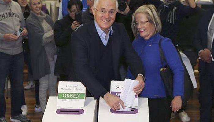 Australians vote in cliffhanger election