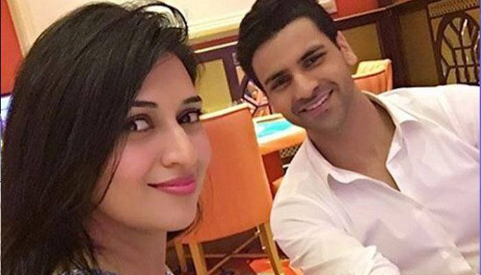 Picture perfect! Divyanka Tripathi, Vivek Dahiya look stunning in this pre-wedding photo