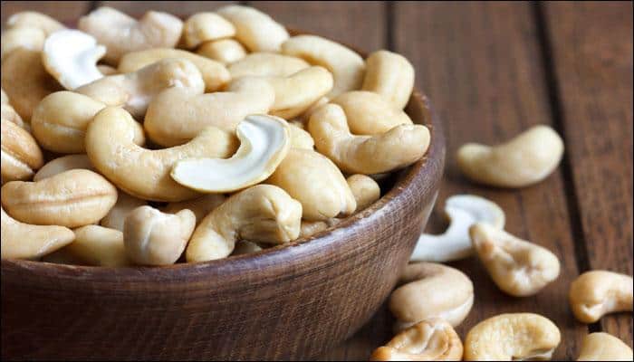 Go nutty for cashewnuts: Know all about their healthy goodness! 
