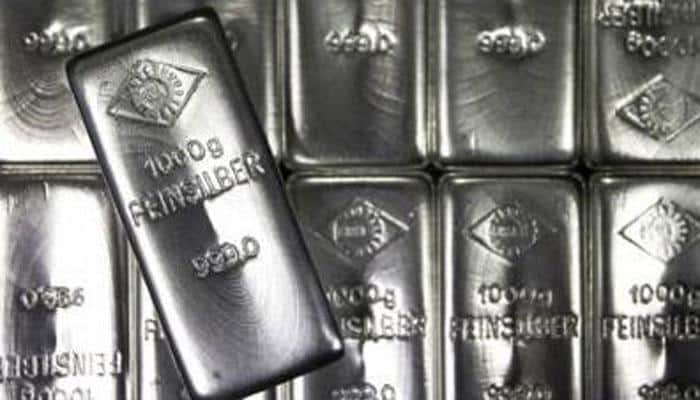 Silver halts six-day rally, slumps Rs 1,065 on global cues