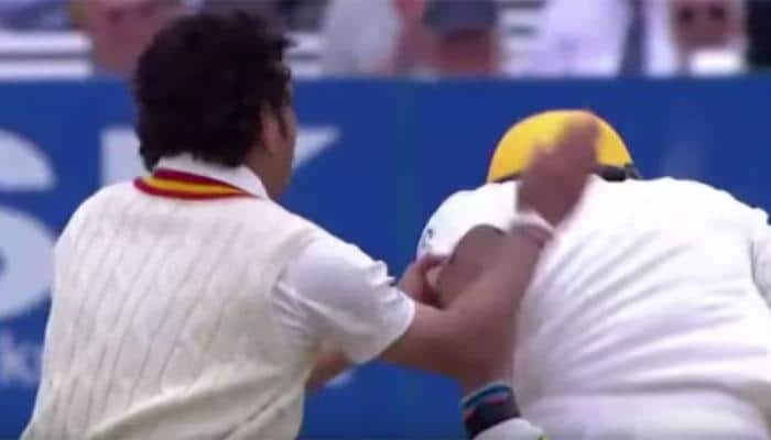 VIDEO: WHAT A GESTURE! When Yuvraj touched Sachin&#039;s feet during Live Match!