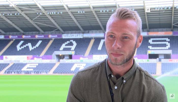 English Prmeier League: Swansea City sign defender Mike van der Hoorn From Ajax