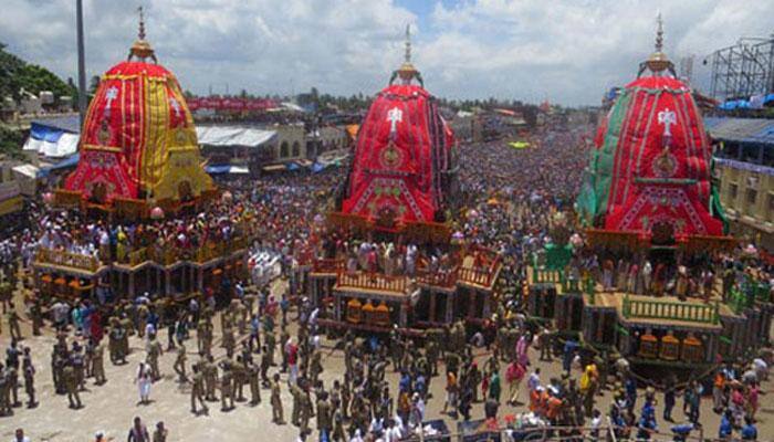 Artist makes miniature chariots for deities on Rath Yatra