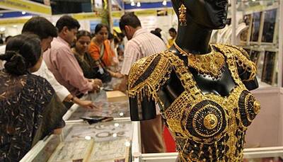 Gold price falls off 28-month high, ends at Rs 30,900 per 10 grams