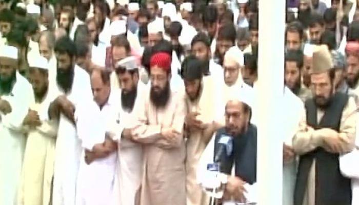 JuD&#039;s Hafiz Saeed holds prayer meet for Burhan Wani in Lahore, urges Muslims to unite for &#039;jihad&#039; against India  