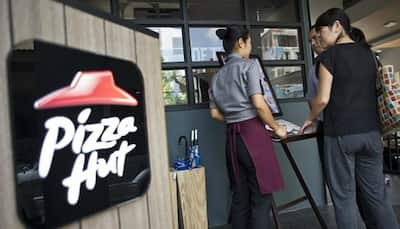 Now order from Pizza Hut on Twitter, Facebook