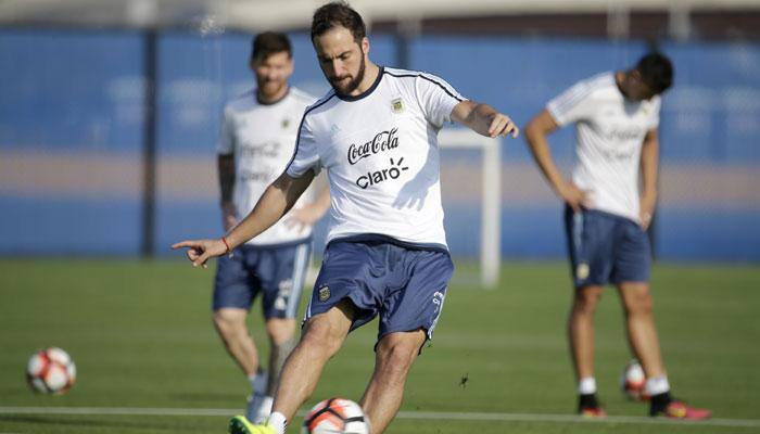 Napoli cool Gonzalo Higuain transfer links; no club willing to pay EUR 95 million for the striker