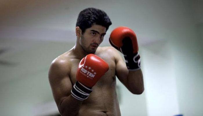 OUCH! Amir Khan taunts Vijender Singh; says he can destroy Indian&#039;s boxing career
