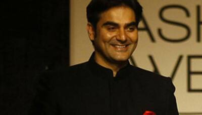 Arbaaz Khan freezes frame with a slender hottie- See pic!