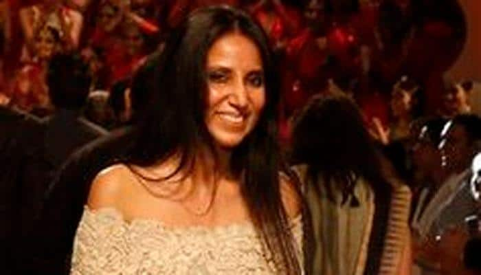 Anamika Khanna weaves romance at India Couture Week