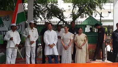 Congress sounds UP poll bugle; Sonia, Rahul flag off three-day bus Yatra '27 Saal UP Behaal'
