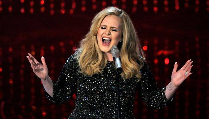 Adele plants kiss on fan's lips