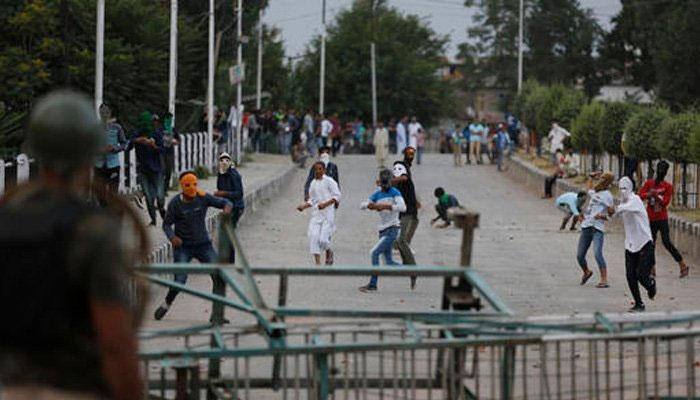 Dozens injured in fresh protests as police foil separatist march in Kashmir 