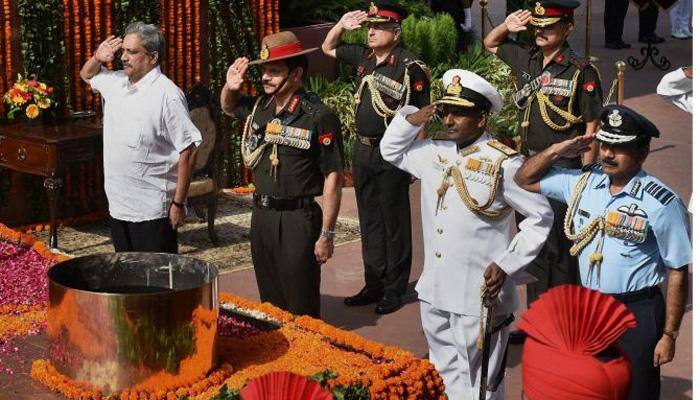 Sonia Gandhi hails Indian Army's spirit of ''nation above self''