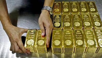 Gold prices slumps by Rs 100 to 30,800 per ten grams