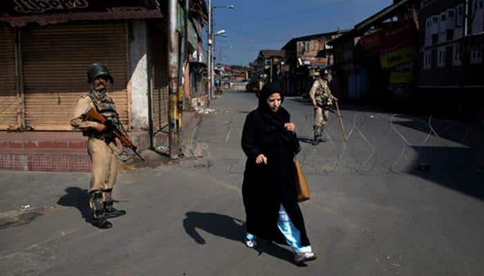 Curfew continues in two Kashmir districts