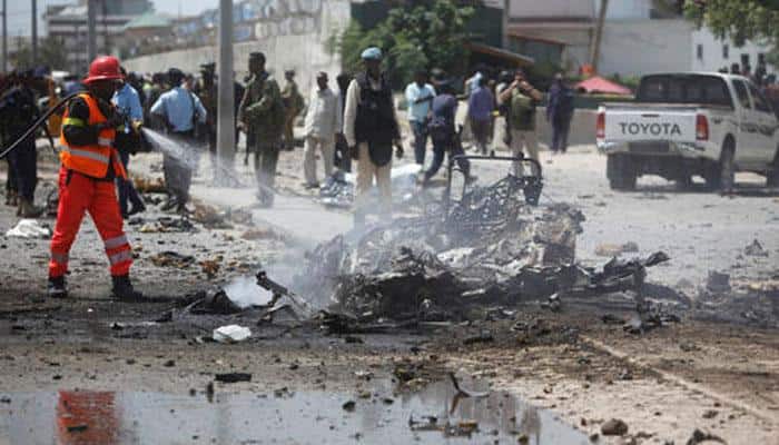 Militants launch car bomb, gun attack on Somali police base, 10 dead