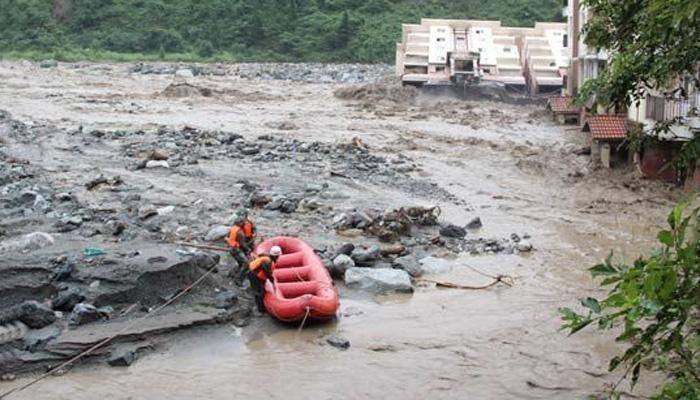 China issues red alert for ocean waves as Typhoon Nida approaches