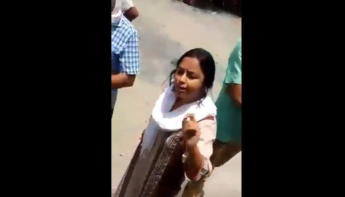 SHOCKING VIDEO! &#039;Jaanta hai mero ko&#039; - Samajwadi Party&#039;s woman leader threatens cop, calls him &#039;tilakdhaari conspirator&#039;