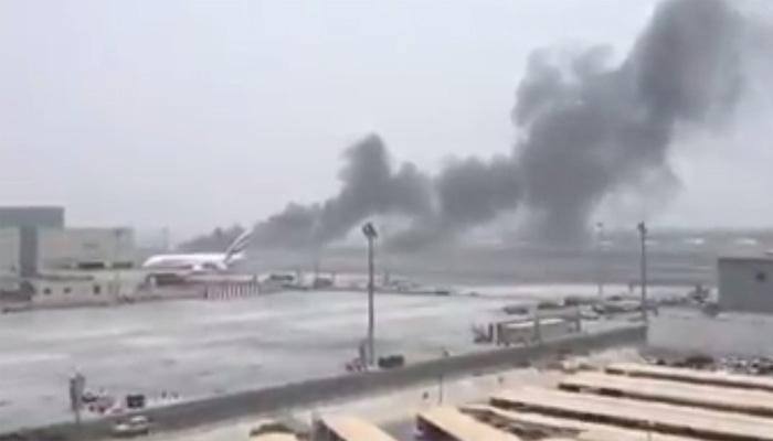 Emirates flight EK521 engine explodes at Dubai airport – Watch video