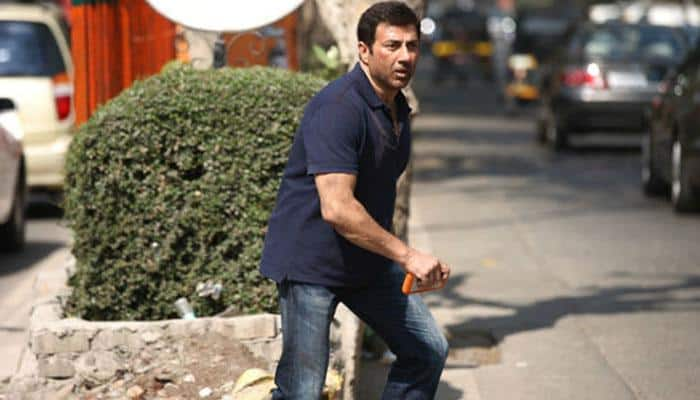 Sunny Deol is real action hero, feels Varun Dhawan