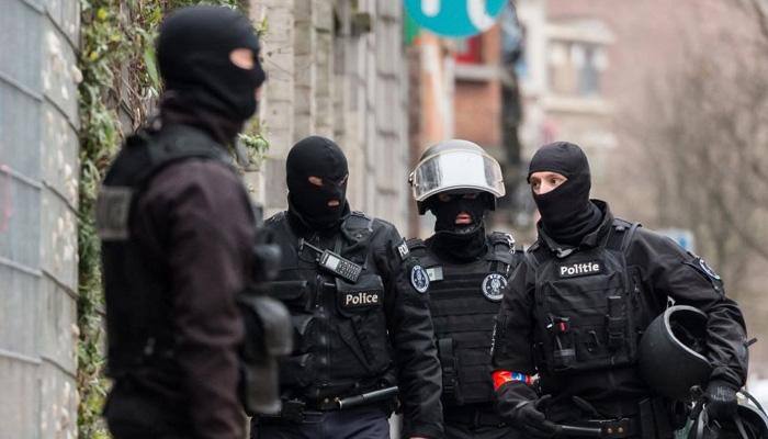 Two Belgian police hurt by machete-wielding assailant shouting `Allahu akbar`