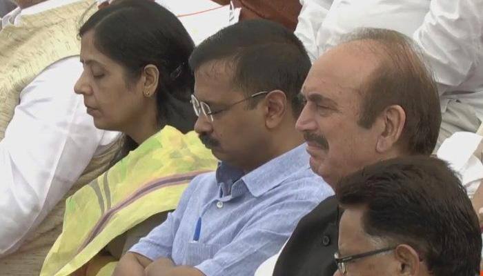 Was Arvind Kejriwal sleeping during PM Narendra Modi&#039;s Independence Day speech? Here is what Twitterati feel