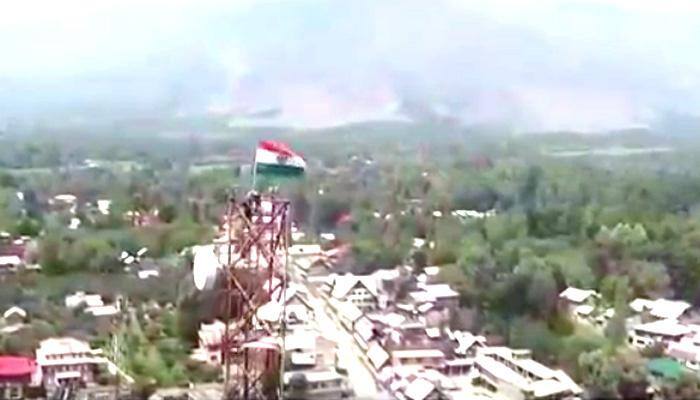Patriotism at its best! Army jawan removes Pakistani flag atop mobile tower in Burhan Wani's area, hoists national flag - Watch video