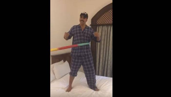 Video alert - Akshay Kumar displays love hidden in ‘hoop’ – Hilarious!