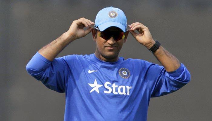 PHOTO: Suave MS Dhoni does a &#039;Thalaivar&#039; Rajinikanth