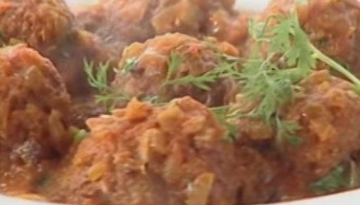 Learn how to make mouth-watering Lauki Kofta by Sanjeev Kapoor! Watch video