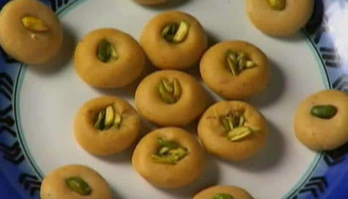 Janmashtami special: Watch how to make &#039;Mathura Ka Pedha&#039; for Thakur Ji by chef Sanjeev Kapoor!