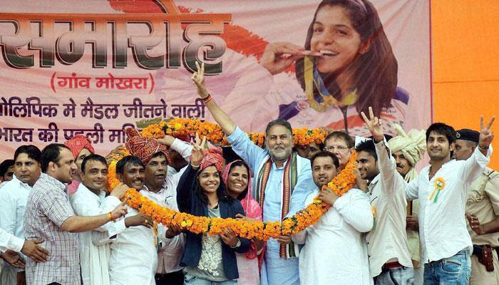 Sakshi Malik's felicitation ceremony: Fans disappointed, as Netas hog limelight, wrestler doesn't get to speak