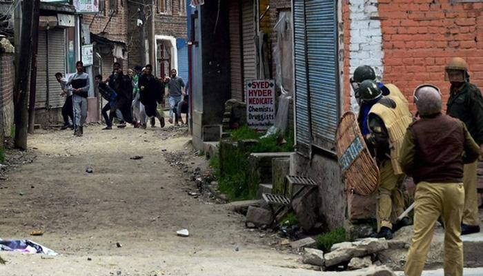 25 injured in fresh clashes in Kashmir, death toll rises to 68