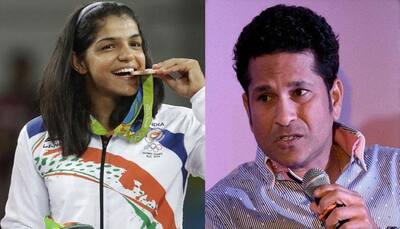 In awe of the Master! WATCH how Sakshi Malik requested Sachin Tendulkar to take a selfie with her brother