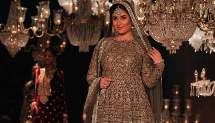 Mom-to-be Kareena Kapoor Khan spills glamour at Lakme Fashion Week 2016! – View pics