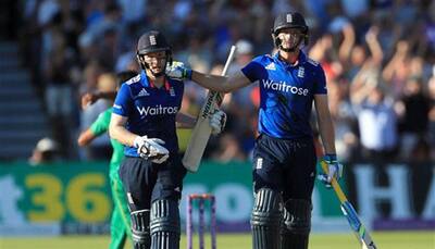 England smash Pakistan to world-record 444 runs 