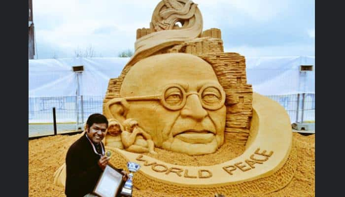 Sudarsan Pattnaik wins prize in Moscow sand art show for &#039;Mahatma Gandhi - World Peace&#039; sculpture