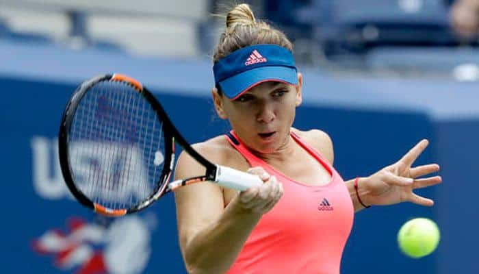 US Open 2016: Simona Halep wins under roof to reach third round